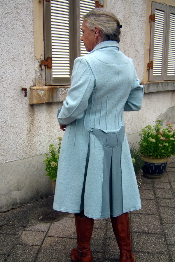 Mantel aus 100% Walkloden – Mint mit Reverskragen, tailliert, Kellerfalten-Einsätze vorne und hinten